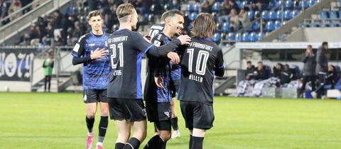 Der FSV Frankfurt jubelt über das Weiterkommen im Hessenpokal.