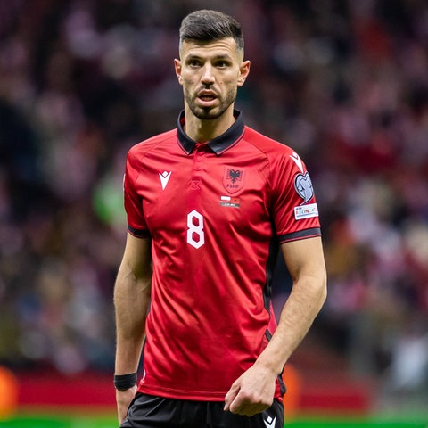 Klaus Gjasula im Trikot von Albanien