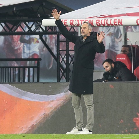 Gladbach-Trainer Adi Hütter bei der 1:4-Niederlage in Leipzig