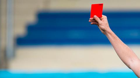 Rote Karte beim Fußball