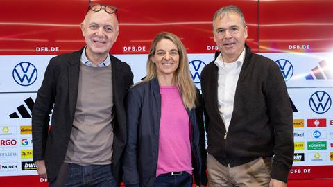 Pressekonferenz mit der neuen DFB-Sportdirektorin Nia Künzer. Von links: DFB-Präsident Bernd Neuendorf, DFB-Sportdirektorin Nia Künzer und DFB-Geschäftsführer Andreas Rettig. 