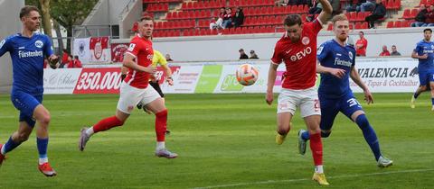 Dominik Wanner versuchte das Spielgerät in den Griff zu bekommen.