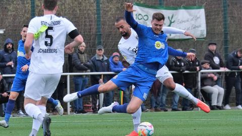 Jake Hirst vom FSV Frankfurt im Hessenpokal-Spiel in Stadtallendorf