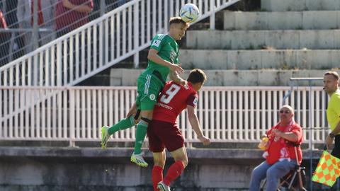 Der FC Homburg überspringt Kickers Offenbach.