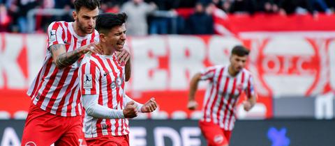 Jubel bei den Offenbach Kickers und Deniz