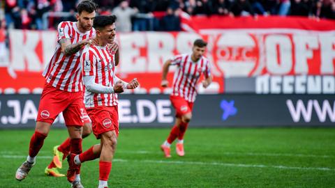 Jubel bei den Offenbach Kickers und Deniz