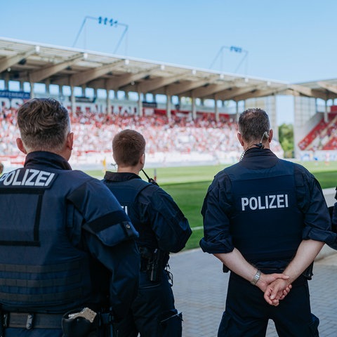 Polizei im Stadion der Offenbacher Kickers