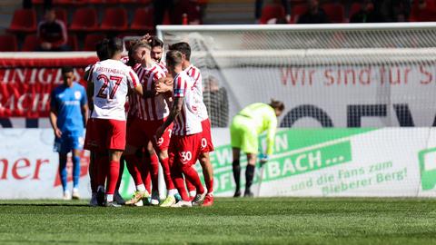 Kickers Offenbach jubelt über den Sieg im Hessenduell gegen Gießen.