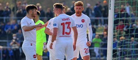 Der OFC bejubelt das 2:0 von Mathias Fetsch in Mainz.