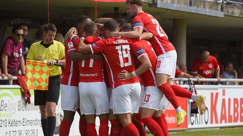 Kickers Offenbach jubelt über einen wichtigen Sieg in Kassel.