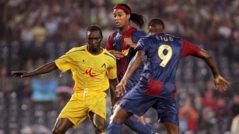 Die Stars des FC Barceola rund um Rondaldinho und Eto'o auf dem Platz.