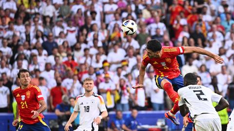 Merino köpft das entscheidende Tor für Spanien