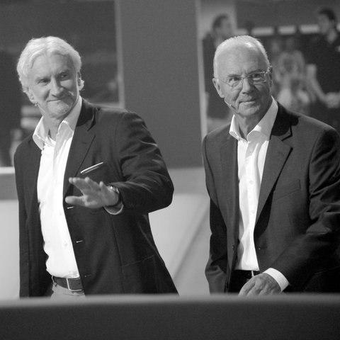 Rudi Völler und Franz Beckenbauer gemeinsam bei einer TV-Aufzeichnung im Jahr 2013