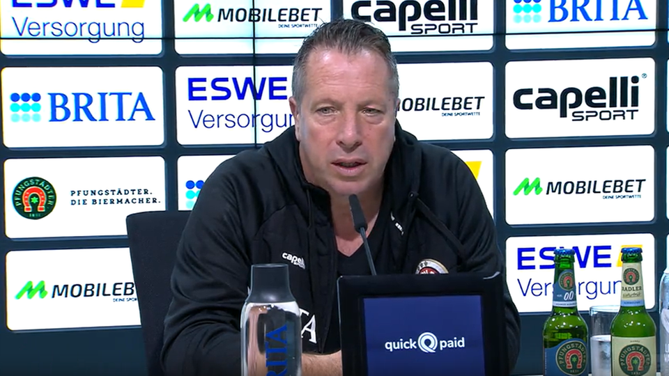 Die Pressekonferenz nach dem Spiel zwischen dem SV Wehen Wiesbaden und Hansa Rostock