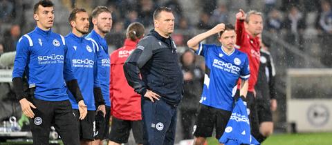 Enttäuschung bei Arminia-Trainer Uwe Koschinat und seinem Team