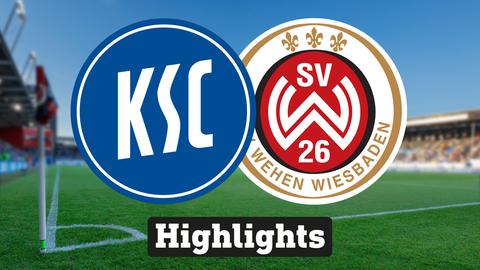 Im Hintergrund sieht man ein Fussballstadion, davor links das Logo vom Karlsruher SC und rechts das Logo vom SV Wehen Wiesbaden