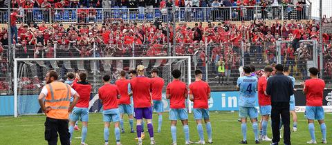 Fans des SV Wehen Wiesbaden