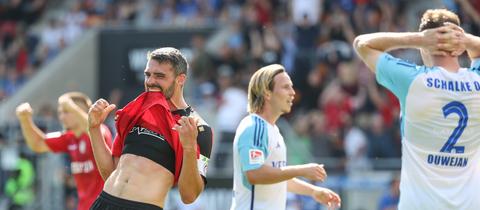 Sascha Mockenhaupt übte im Hinspiel gegen Schalke schonmal das Ausziehen