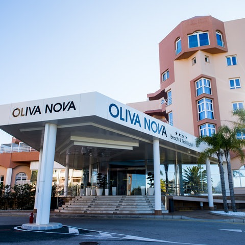 Das Hotel in Oliva Nova, in dem die SVWW-Spieler untergebracht sind.