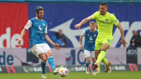 Ivan Prtajin vom SV Wehen Wiesbaden gegen Hansa Rostock