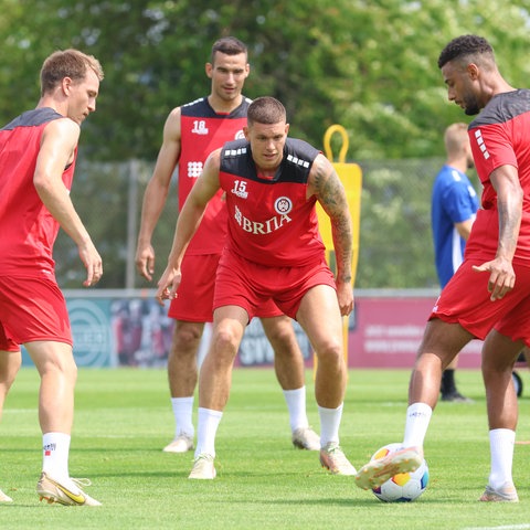 Die SVWW-Spieler beim ersten Training der neuen Saison