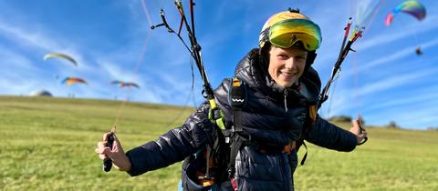 Gleitschirmflieger Linus Schubert auf der Wasserkuppe