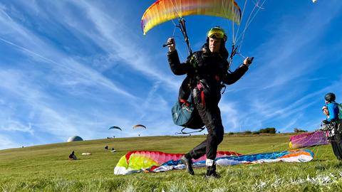 Gleitschirmflieger Linus Schubert auf der Wasserkuppe