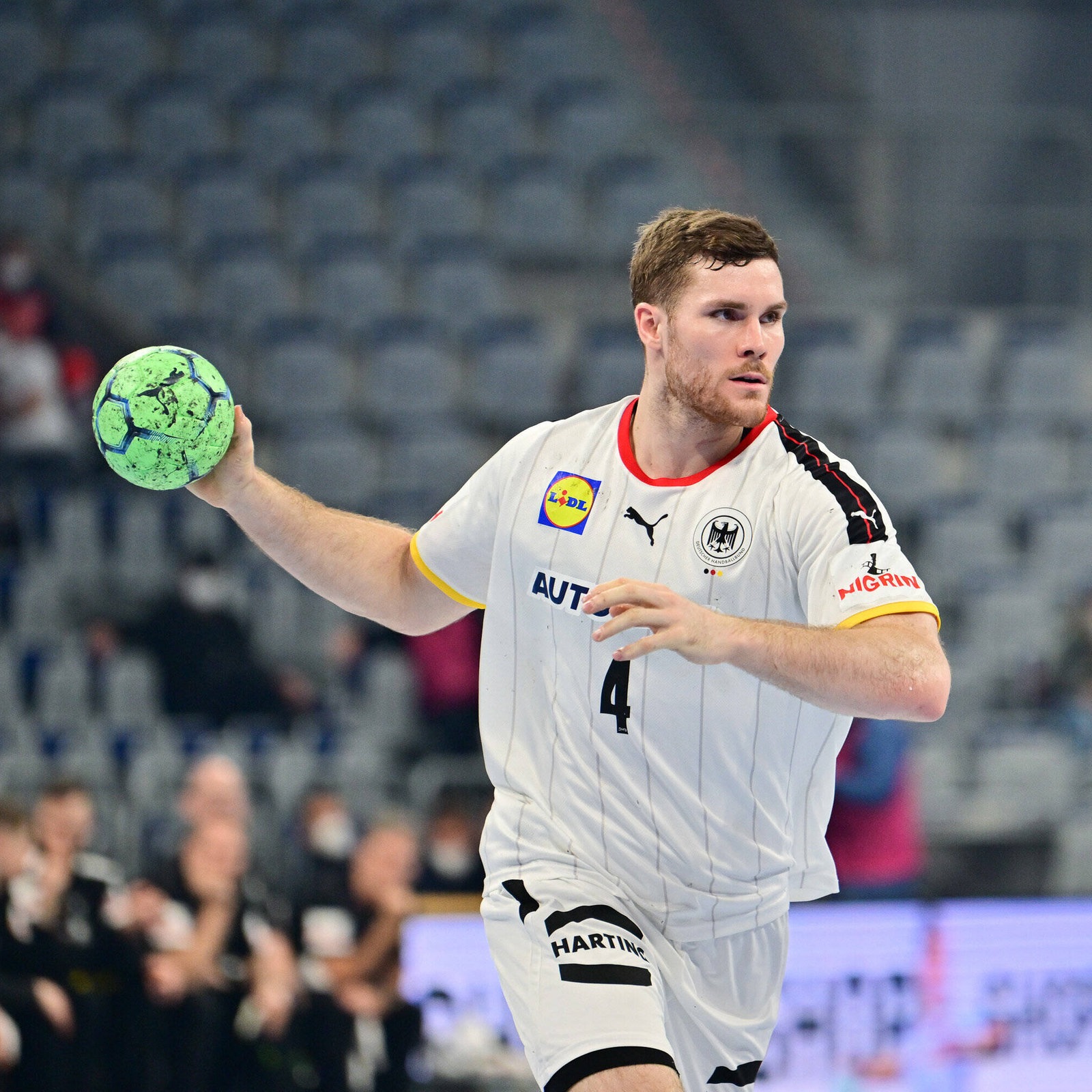 Handball-EM Kapitän Johannes Golla tritt in große Fußstapfen hessenschau.de Handball