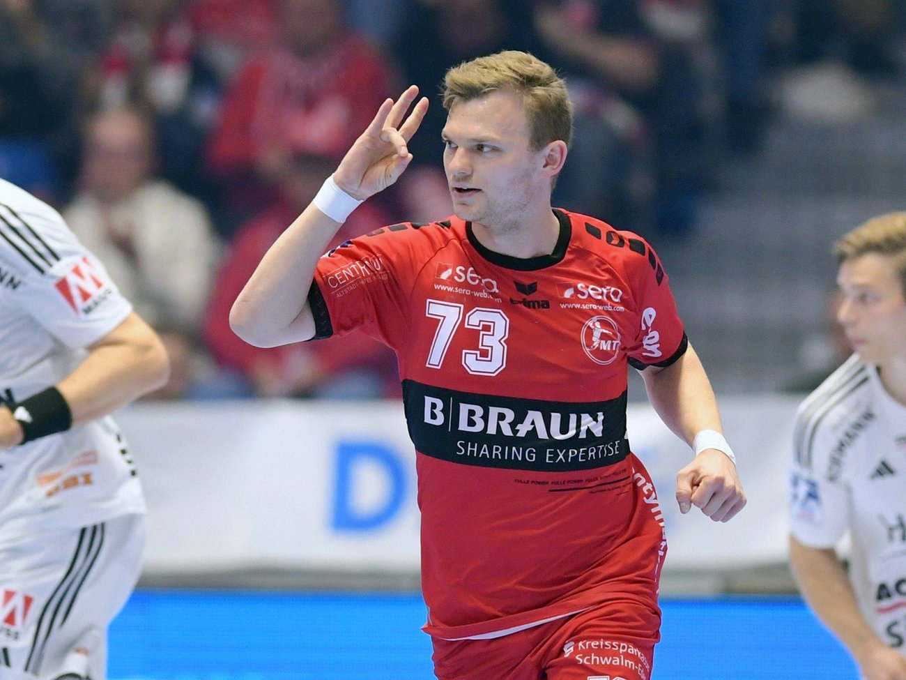 Handball-Bundesliga MT Melsungen schlägt Erlangen und festigt Rang zwei hessenschau.de MT Melsungen