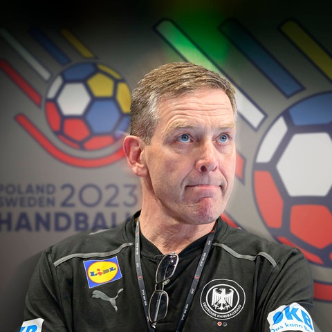 Collage: Bundestrainer Alfred Gislason vor dem WM-Logo.