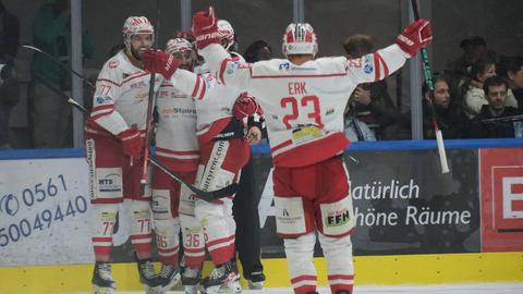 Der EC Bad Nauheim feiert in Kassel.