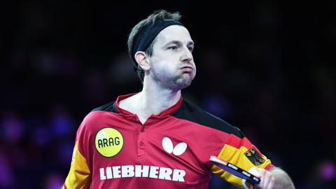 Timo Boll feiert einen Punktgewinn gegen Zhou Qihao.