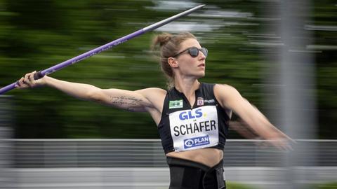 Carolin Schäfer beim Speerwurf