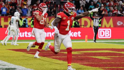 Jerick McKinnon von den Kansas City Chiefs feiert einen Touchdown.