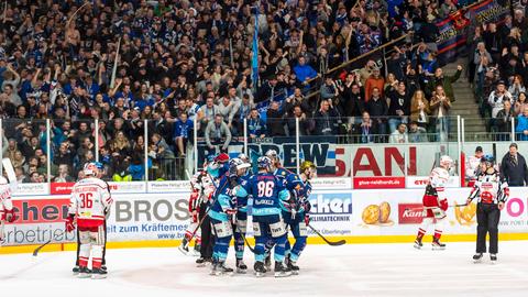 Ravensburg bejubelt das 3:2 gegen Bad Nauheim