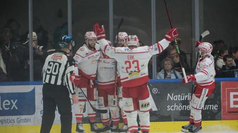 Der EC Bad Nauheim jubelt erneut gegen die Kassel Huskies.