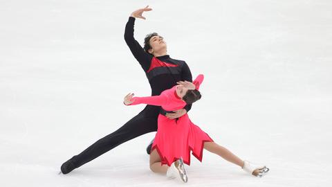 Michail Savitskiy und Darya Grimm auf dem Eis