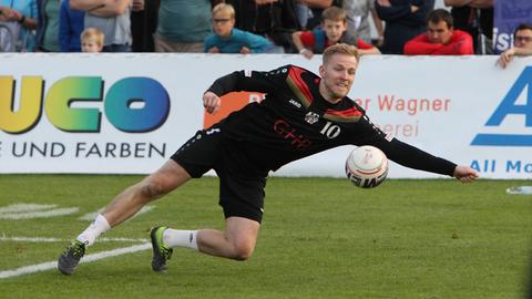 Sebastian Thomas heschtet nach dem Ball.