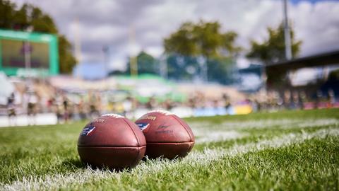 Die Spielbälle der ELF für das Spiel der Frankfurt Galaxy gegen die Paris Musketeer 