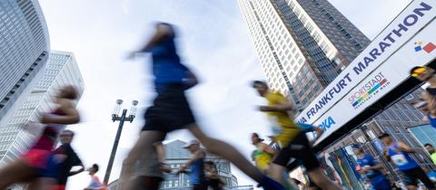 Der Start des Frankfurt Marathon 2022 an der Messe