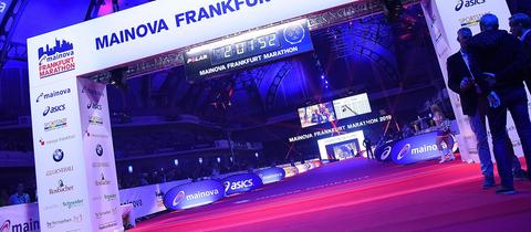 Der Zieleinlauf in der Frankfurter Festhalle