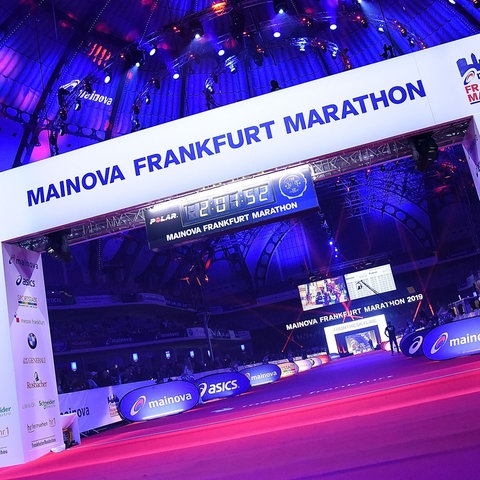 Der Zieleinlauf in der Frankfurter Festhalle