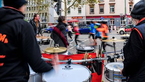 Beim Frankfurt Marathon ist auch neben der Strecke einiges los.