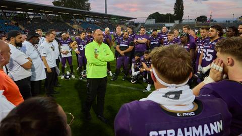 Frankfurt Galaxy - Headcoach Thomas Kösling bei der Ansprache ans Team