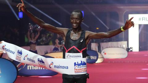 Brimin Misoi gewinnt den Frankfurt Marathon