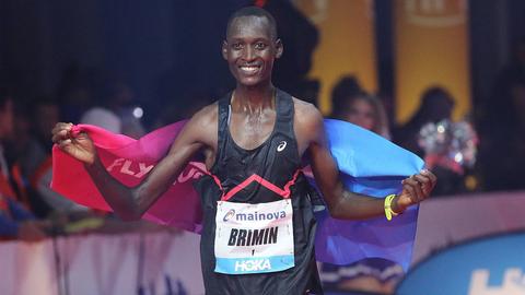 Brimin Misoi gewinnt den Frankfurt Marathon