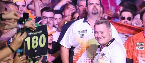 Schindler und Clemens bei der Darts-WM