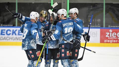 Jubelnde Huskies-Spieler