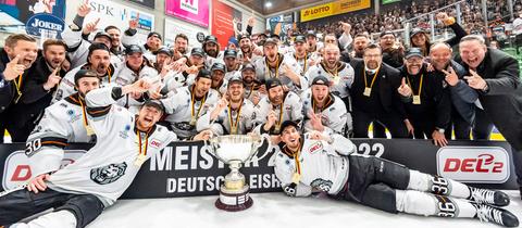 Die Löwen Frankfurt feiern die Meisterschaft