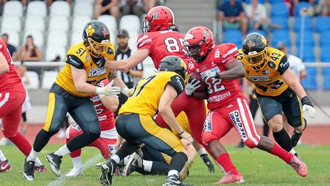 Joshua Mack am Ball für die Marburg Mercenaries.